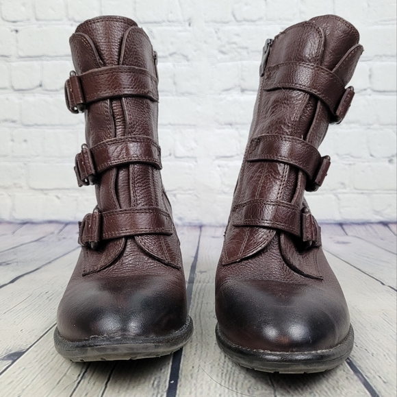 VINCE CAMUTO | Dassia leather burnished toe & heel buckle heeled boots - Picture 4 of 9